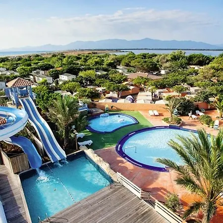Holiday home En Roussillon Beachside Villa: 3-bedroom Retreat With Shared Pool *