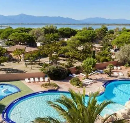 En Roussillon Beachside Villa: 3-bedroom Retreat With Shared Pool Holiday home Canet-en-Roussillon