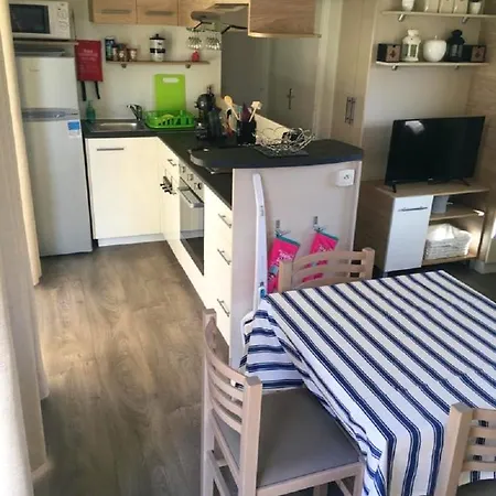 En Roussillon Beachside Villa: 3-bedroom Retreat With Shared Pool Holiday home Canet-en-Roussillon